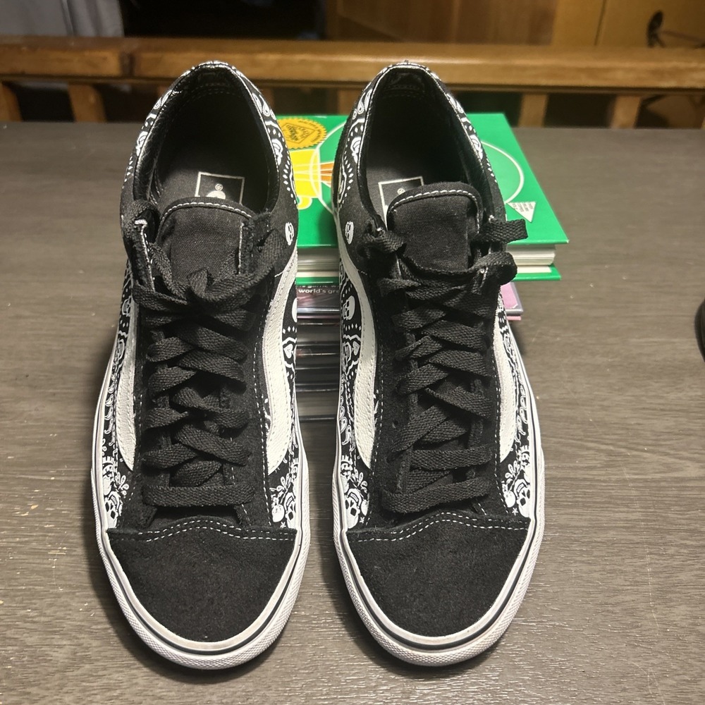 Vans Black And White Skulls And Paisley Collab 9.5 Men's CLEAN - Picture 2 of 13